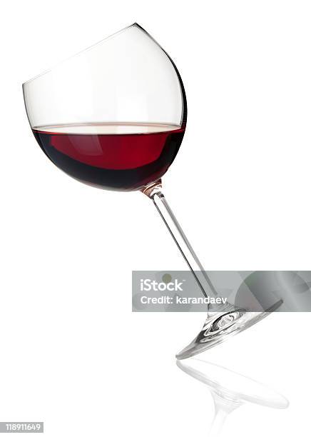 Foto de Vinho Tinto Em Vidro Caindo e mais fotos de stock de Bebida - Bebida, Bebida alcoólica, Caindo