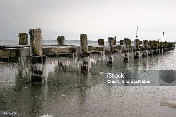 Eiszapfen Einem Ostsee Steg Travemündeに - カッコいいのストックフォトや画像を多数ご用意 - カッコいい, カラー画像, シュレスヴィヒ・ホルシュタイン