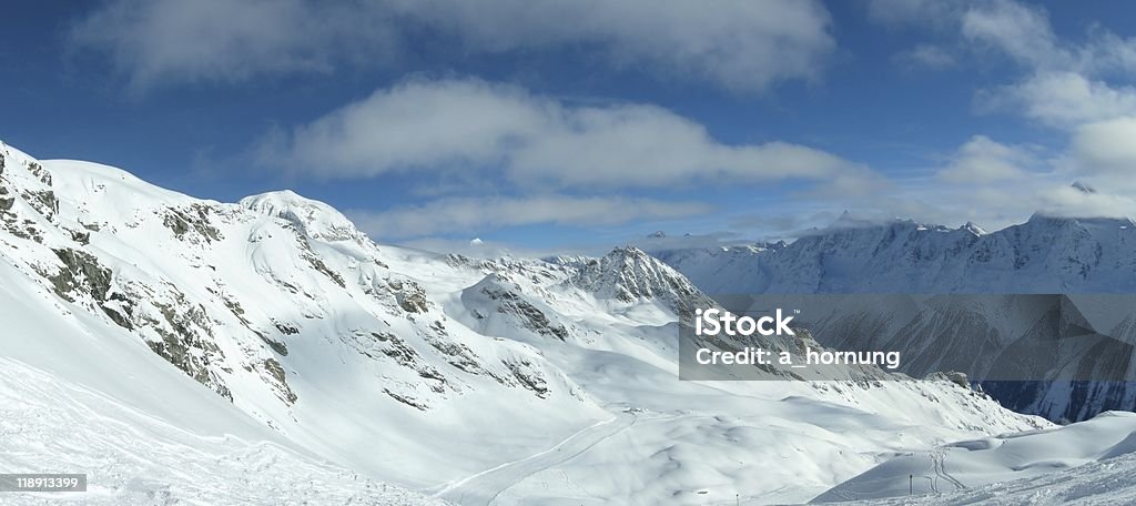 Du ski dans les Alpes, VUE PANORAMIQUE - Photo de Avalanche libre de droits