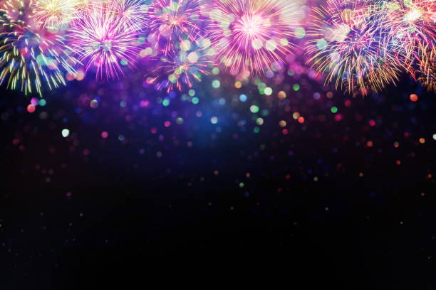 hermosos fuegos artificiales y brillo efecto de iluminación bokeh colorfull fondo abstracto borroso para el aniversario, noche nueva o navidad - year fotografías e imágenes de stock
