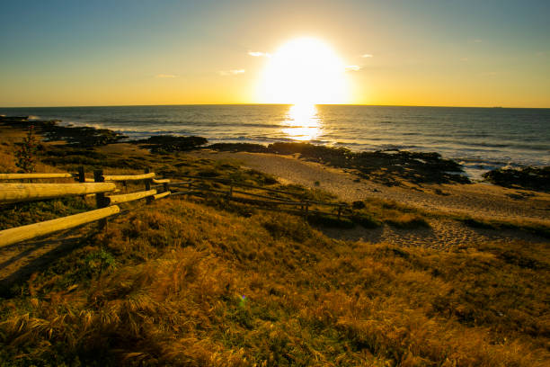 playa de australia occidental - scenics building exterior tourist resort orange fotografías e imágenes de stock