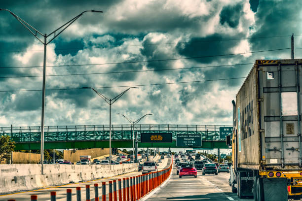 istock Cloudy sky over the highway in Miami 1189153889
