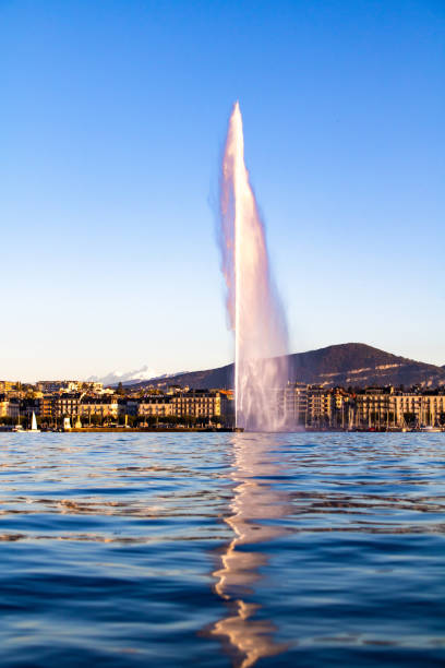 istock Sunset over Geneva and its Jet d'Eau 1189166927