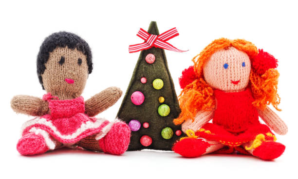 istock Knitted dolls and Christmas tree with gift. 1189199905