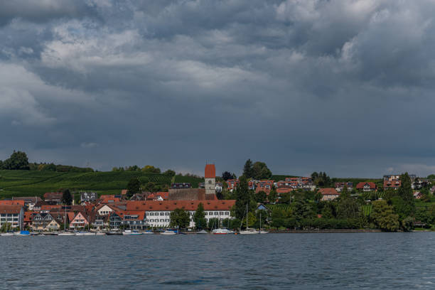 el pequeño pueblo de hagnau en el lago constanza - hagnau fotografías e imágenes de stock