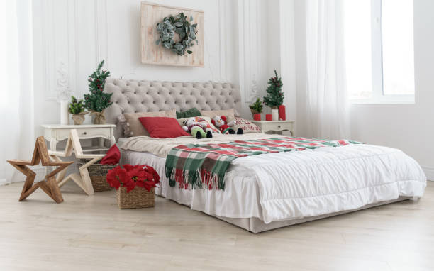 decorated bedroom for christmas holidays with trees and flowers in white room - christmas quilt blanket green imagens e fotografias de stock