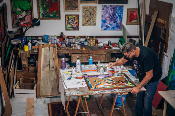 istock Male artist creating art 1189214245