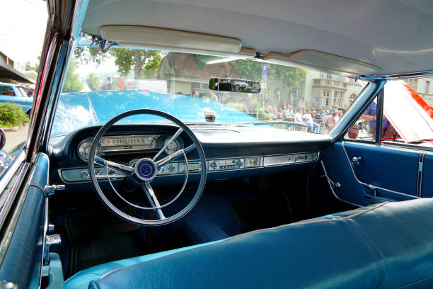 tablero de tablero viejo coche clásico - old cars audio fotografías e imágenes de stock