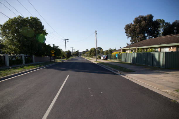 istock Suburban Street 1189264865