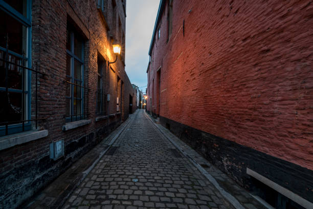 istock an alley in the city 1189270901