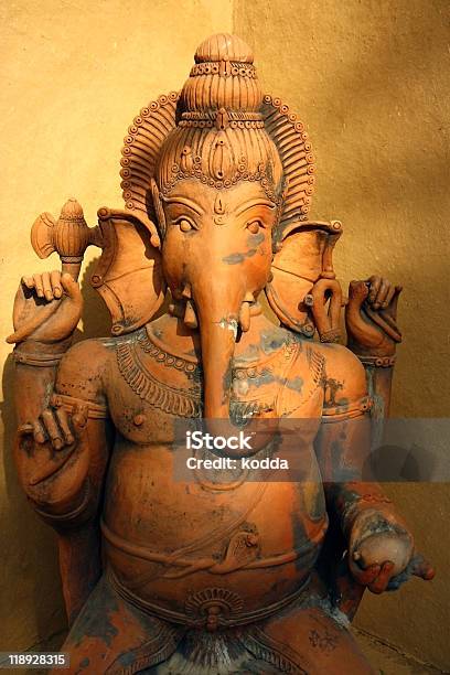 Photo libre de droit de Ganesh Statue Dart Indien De Terre Cuite banque d'images et plus d'images libres de droit de Antique - Antique, Art, Asie