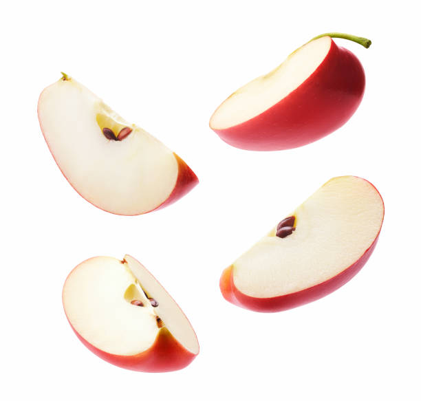 흰색 배경에 고립 된 슬라이스 빨간 사과의 다른 각도 - apple 뉴스 사진 이미지