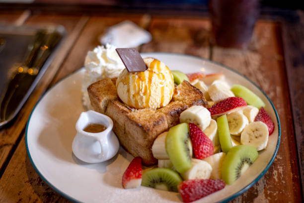 istock Honey toast with mix fruit 1189289304