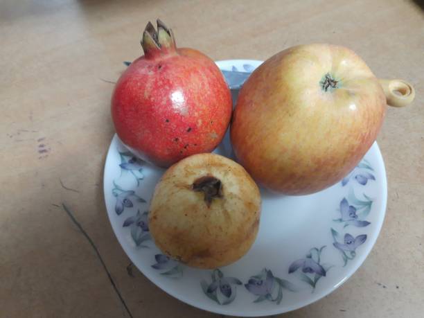 The best fruits like Garva Apple pomegranate.