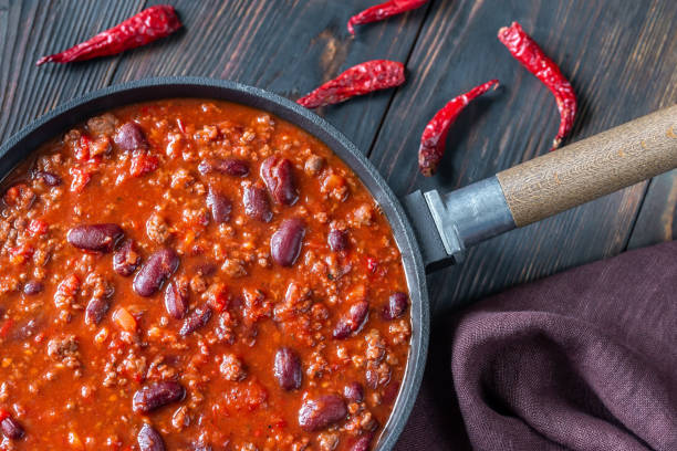 istock Chili con carne in a frying pan 1189314705