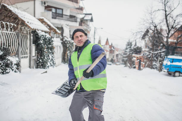 istock An old man is happy about clearing snow 1189317054