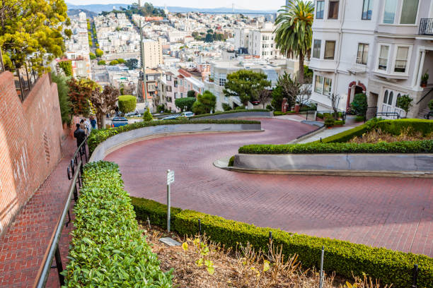 サンフランシスコ-カリフォルニア- - lombard street city urban scene city life ストックフォトと画像