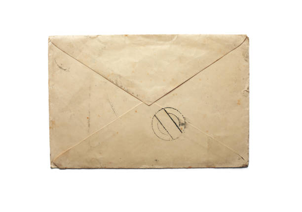 vintage papierumschlag auf weiß - old envelope stock-fotos und bilder