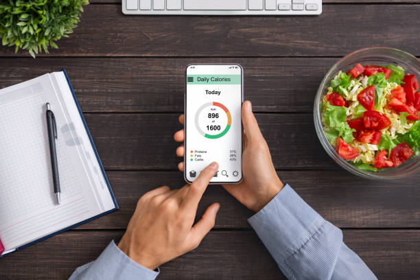 istock Smartphone with opened daily calories counting app in male hands 1189338614