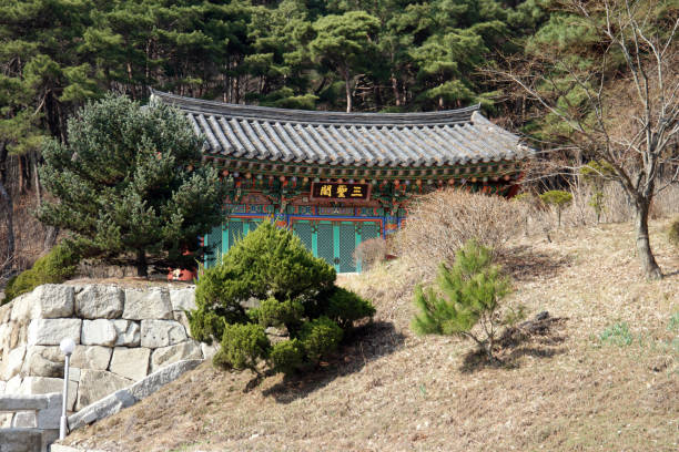 istock Mitasa Buddhist Temple of South Korea 1189341148