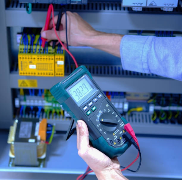 istock Electrician use Multi meter to measure voltage and checking electric circuit 1189349411