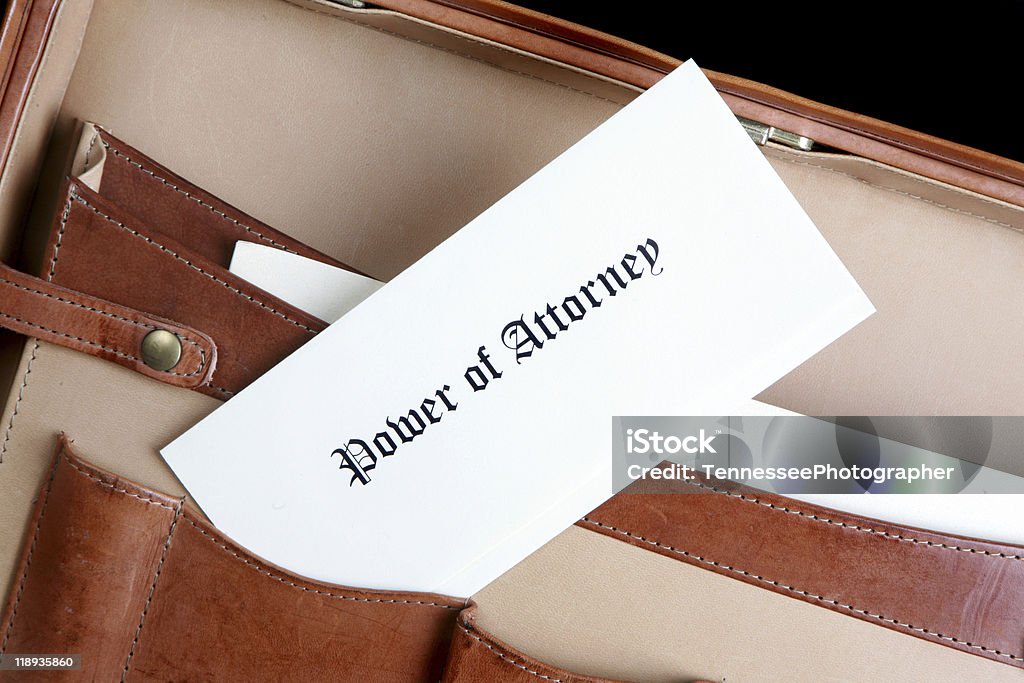 Power of Attorney document dans un porte-documents en cuir - Photo de General Power Of Attorney - Petite phrase libre de droits