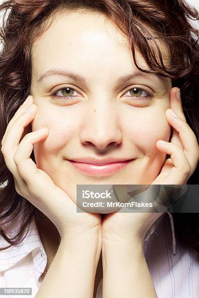 Ragazza Sorridente - Fotografie stock e altre immagini di 20-24 anni - 20-24 anni, Adulto, Beautiful Woman