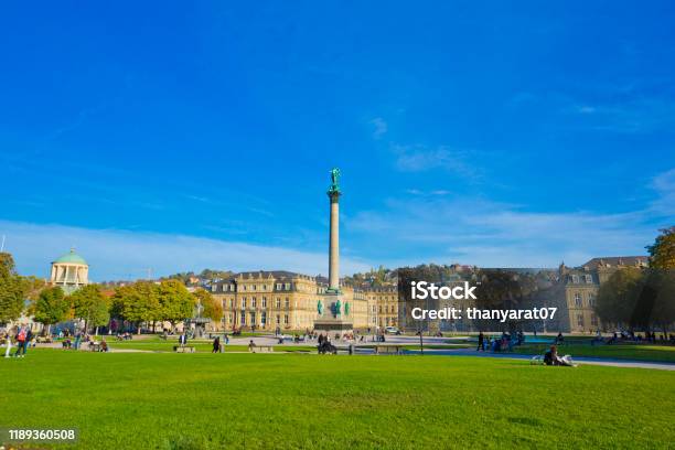 Schlossplatz Plaza In Stuttgart Germany Stockfoto und mehr Bilder von Stuttgart - Stuttgart, Schlossplatz - Stuttgart, Stadt