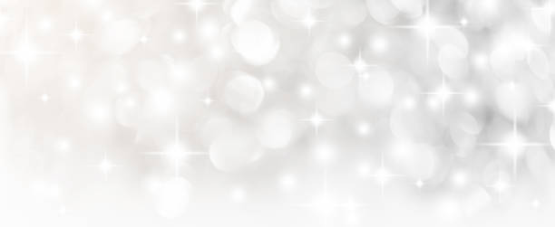 abstrakte unschärfe schöne glühende silber farbe panorama hintergrund mit leuchtenden stern und fallenden schnee glitzern den effekt für weihnachtsfest und glückliches neues jahr feier design als banner-konzept - white background horizontal selective focus silver stock-grafiken, -clipart, -cartoons und -symbole