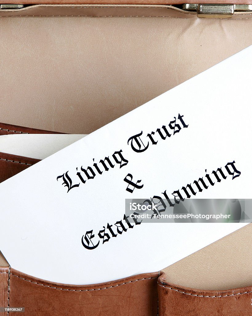 Estate planning documentos em uma pasta de couro-vertical - Foto de stock de Confiança royalty-free