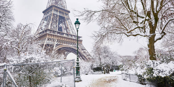 istock Scenic view to the Eiffel tower on a day with heavy snow 1189389579