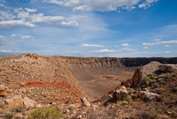 cráter de meteorito de arizona - winslow arizona fotografías e imágenes de stock