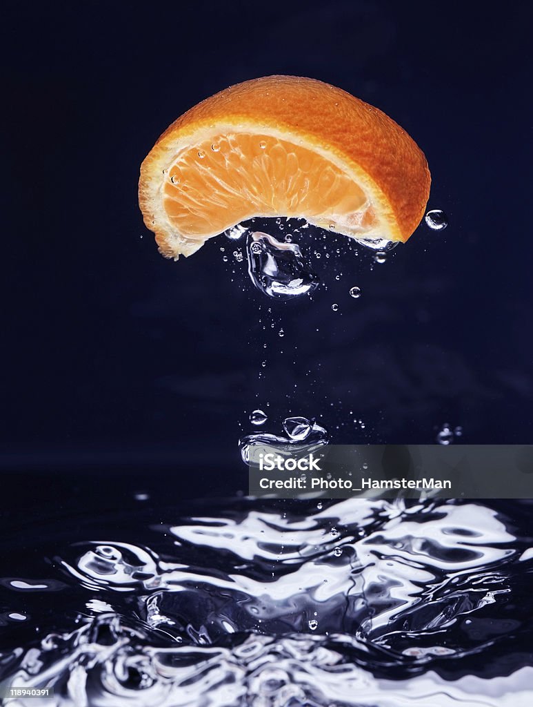Orange (pomarańczowy) wchodzących w błękitne wody - Zbiór zdjęć royalty-free (Bańka)