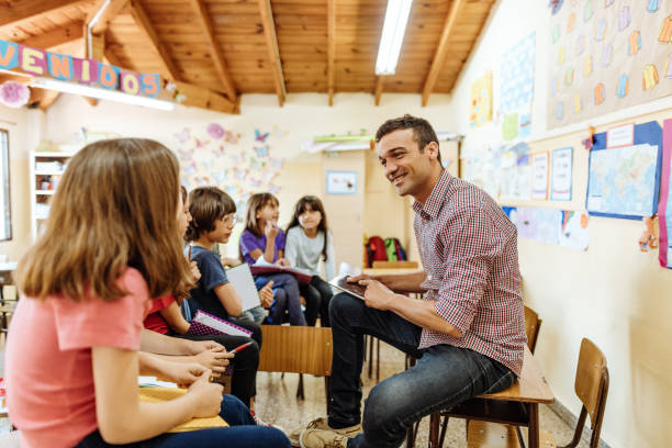 istock Elementary education in Latin America - brainstorming with teacher after the class 1189423300