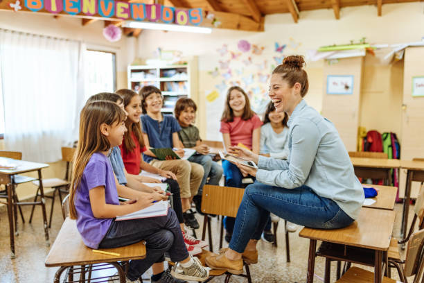 istock Modern elementary education in Latin America - teacher sharing knowledge with school children, using technologies and internet 1189423545