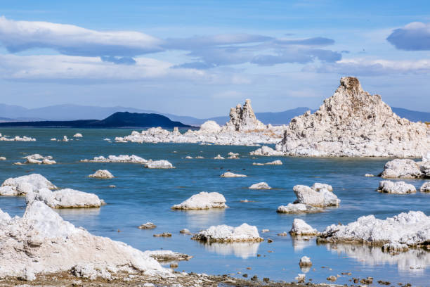 Volcanic Tufa formations of Mono Lake in the Eastern Sierra of California. Volcanic tufa towers and hoodoos of Mono Lake in Eastern California near Mammoth Lakes and Reno, Nevada. Mono Lake stock pictures, royalty-free photos & images