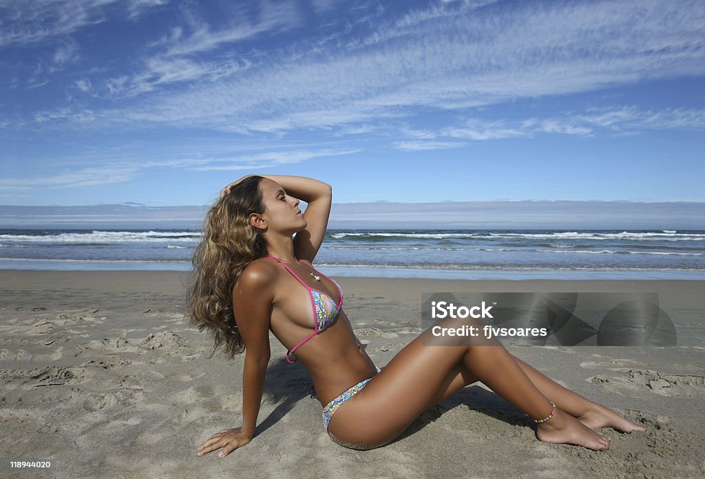 Schöne Mädchen am Strand - Lizenzfrei Bikini Stock-Foto