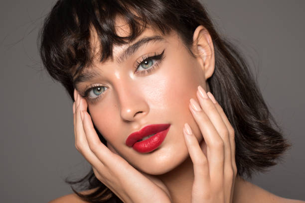 woman beauty portrait - make up cosmetics beauty lipstick imagens e fotografias de stock