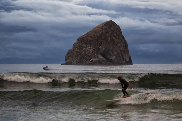 pacific city - cape kiwanda state park zdjęcia i obrazy z banku zdjęć