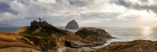 oregon, stany zjednoczone. - cape kiwanda state park zdjęcia i obrazy z banku zdjęć