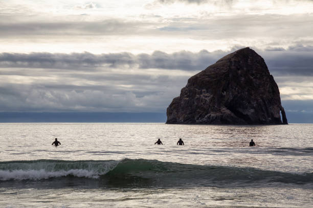 oregon, stany zjednoczone - cape kiwanda state park zdjęcia i obrazy z banku zdjęć