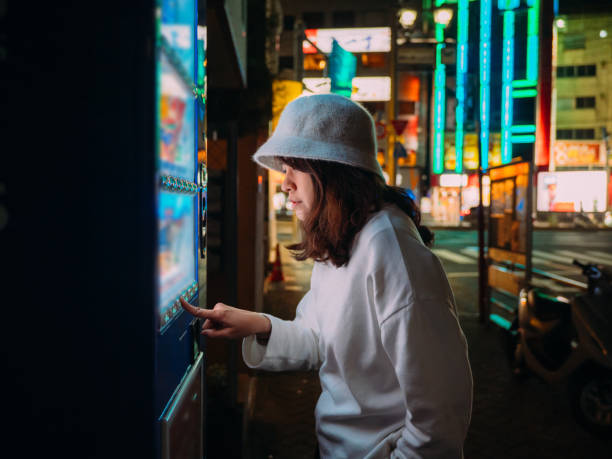 istock Asian woman paying with smartphone to vending machine. 1189481958