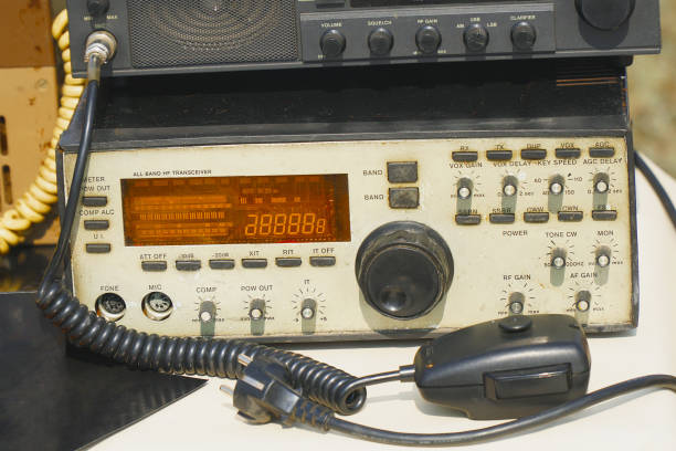 vieil émetteur radio amateur - radio haute fréquence photos et images de collection