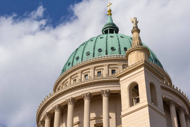 The central plan building in the Classicist style and dedicated to Saint Nicholas was built to plans by Karl Friedrich Schinkel in the years 1830 to 1837. The dome, covered with copper sheeting.