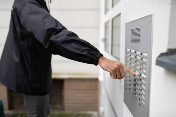 istock Man Standing In Front Of The House Ringing The Bell 1189508332