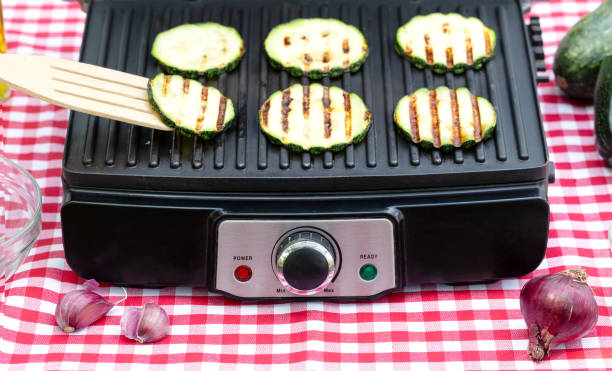 istock Sliced striped zucchini on electric grill 1189513289
