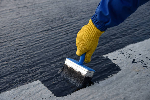 istock Worker applies bitumen mastic on the foundation 1189522599