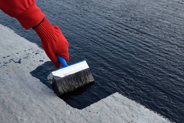 istock Worker applies bitumen mastic on the foundation 1189522625