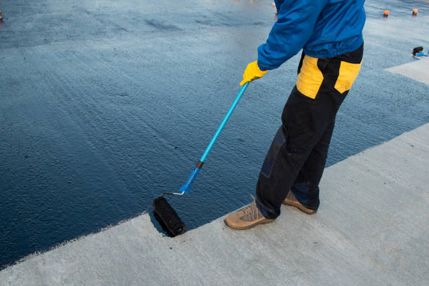 istock Worker applies bitumen mastic on the foundation 1189522865