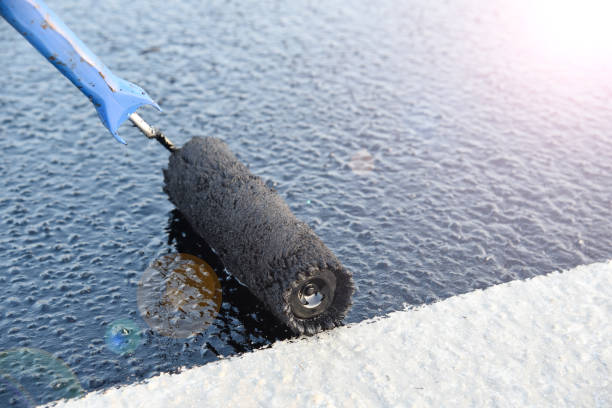 istock Worker applies bitumen mastic on the foundation 1189522873